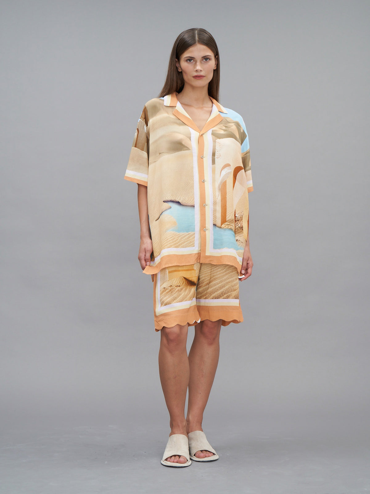 LAURENT - Unisex high-waisted baggy bermuda shorts in viscose Linen  Renaissance print