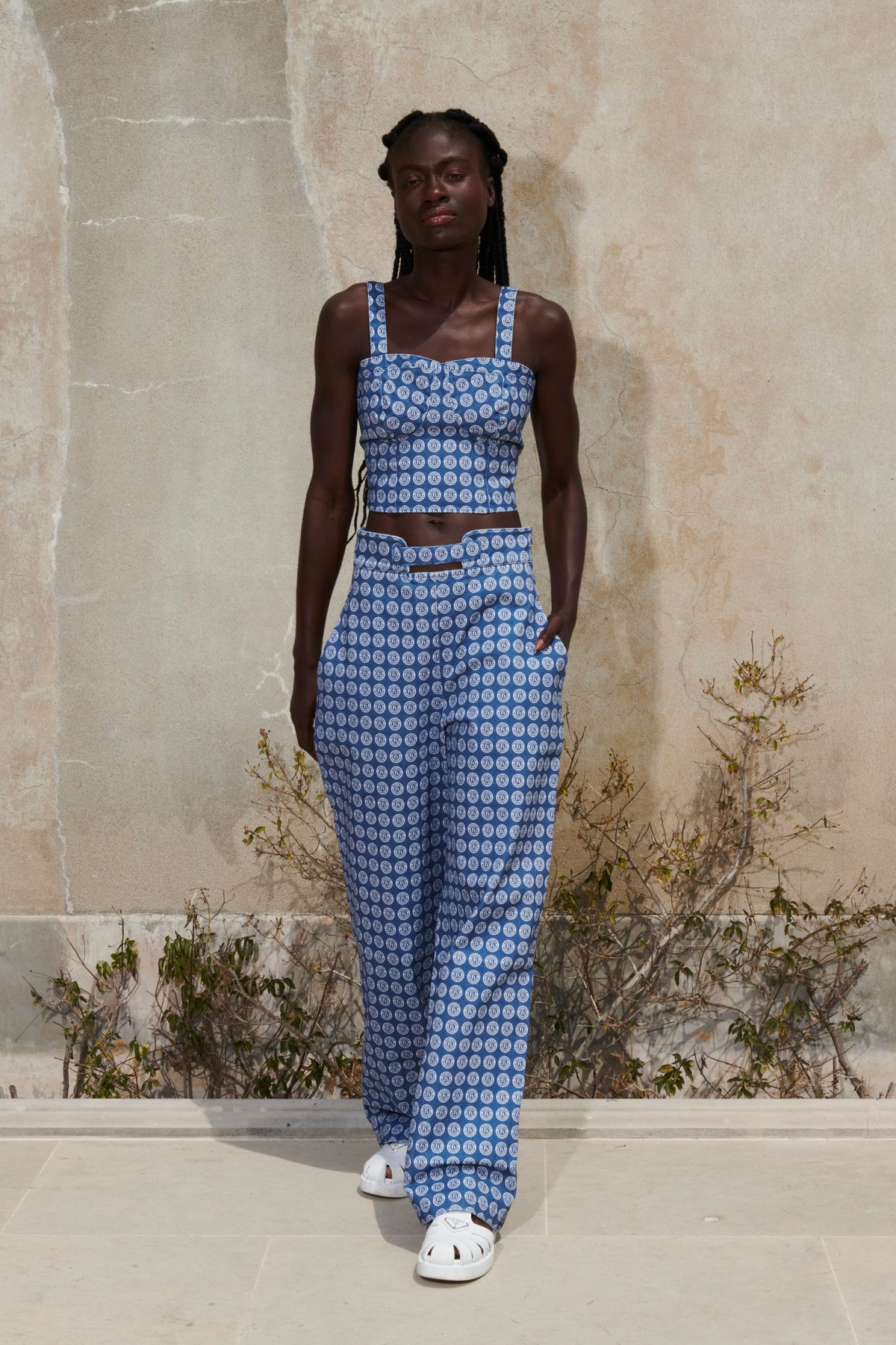 ACIS - High-waisted pants in blue fabric with white crest print Cotton Trousers Fête Impériale