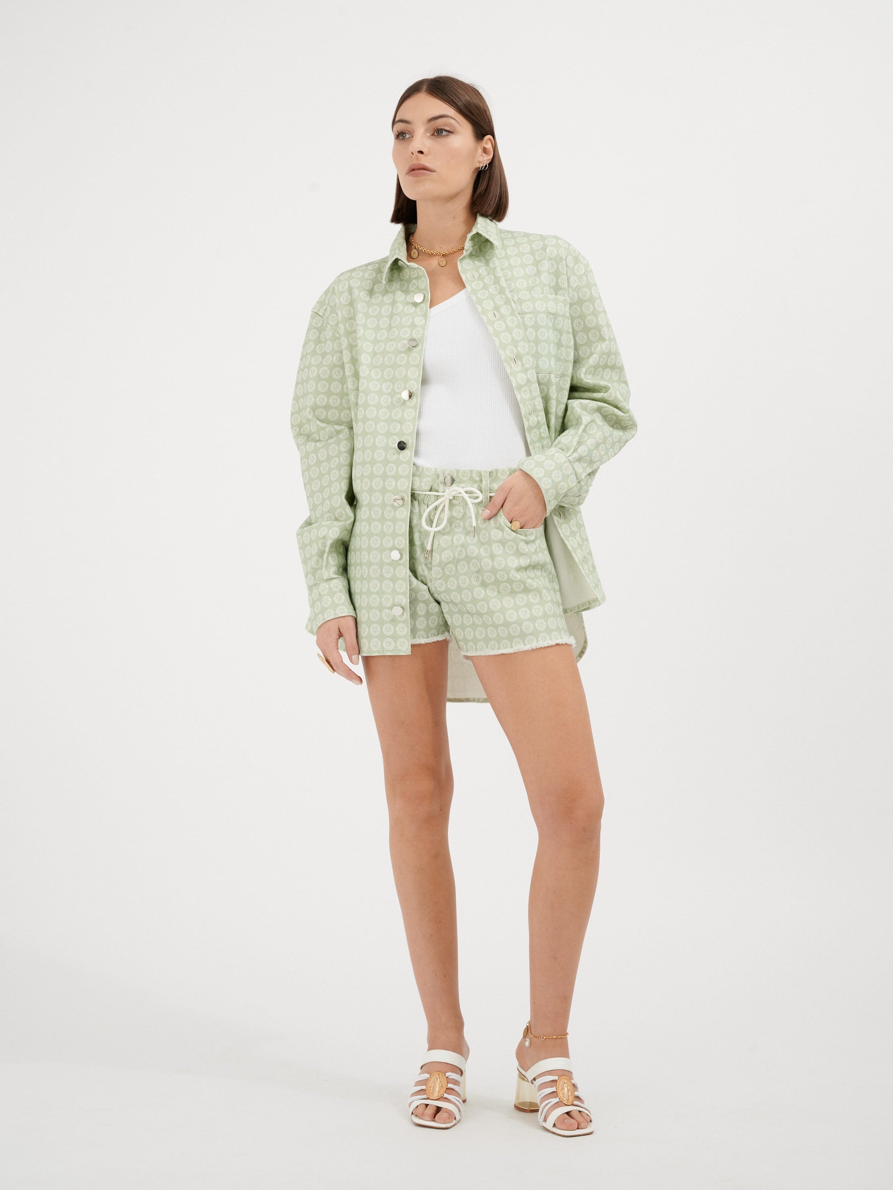 ANDREA - High-Waisted Shorts in Celadon Green Canvas Cotton with White Coat of Arms Shorts Fête Impériale