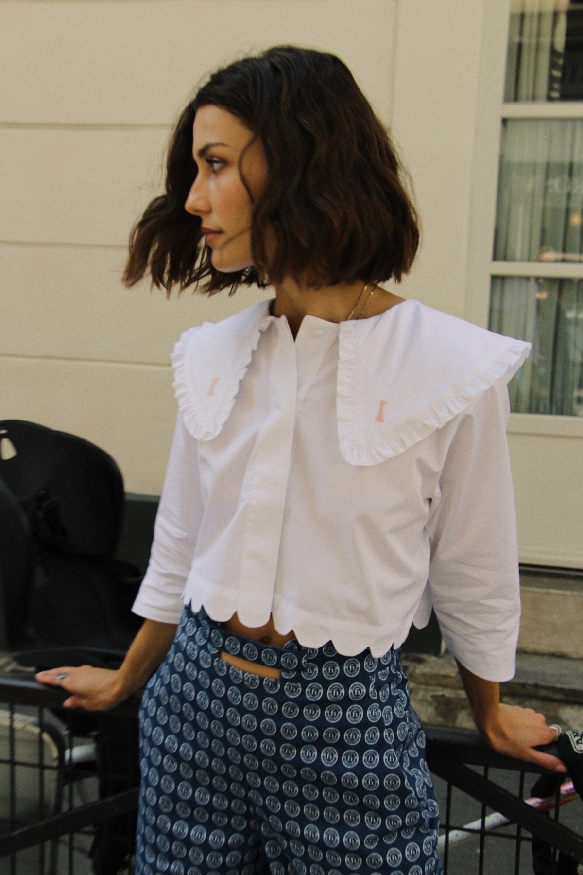 ANTOINETTE - Cropped shirt with oversized claudine collar embroidered in Cotton white Shirt Fête Impériale