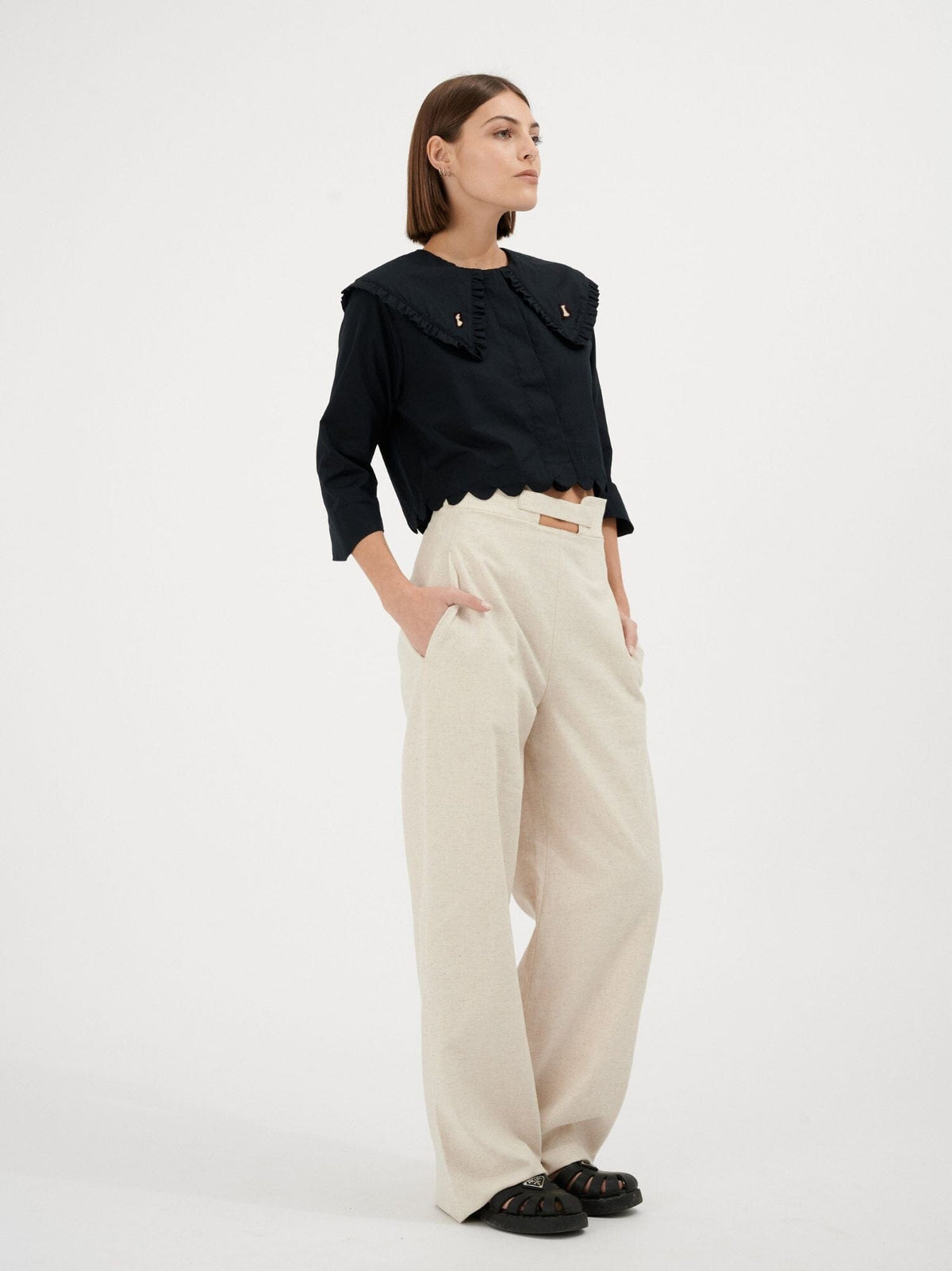 ANTOINETTE - Cropped shirt with oversized claudine collar embroidered in Cotton black Shirt Fête Impériale