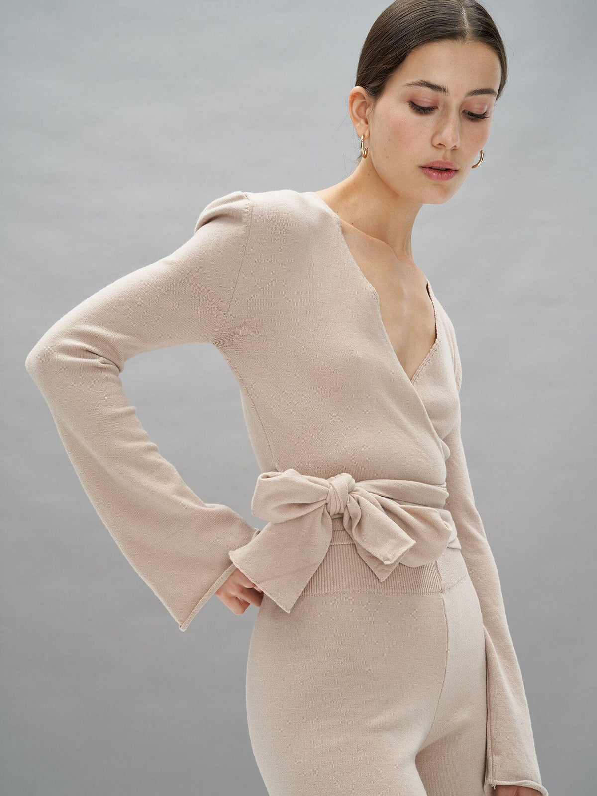 BONIFACIO - Cropped wrap-around top with front or back tie in merino wool Beige Blouse Fête Impériale
