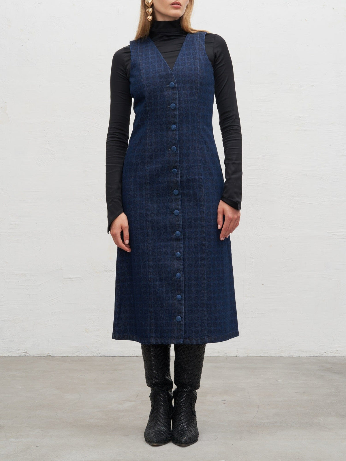 CALVINIA - Blue Denim Blazon Print Button Down Midi Dress Black Dress Fête Impériale