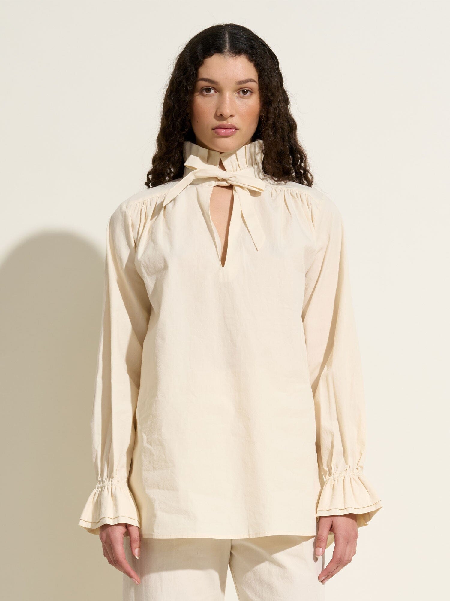 CASTIGLIONE - Shirt with balloon sleeves, high collar, tie fastening in crinkled Ecru Cotton Shirt Fête Impériale