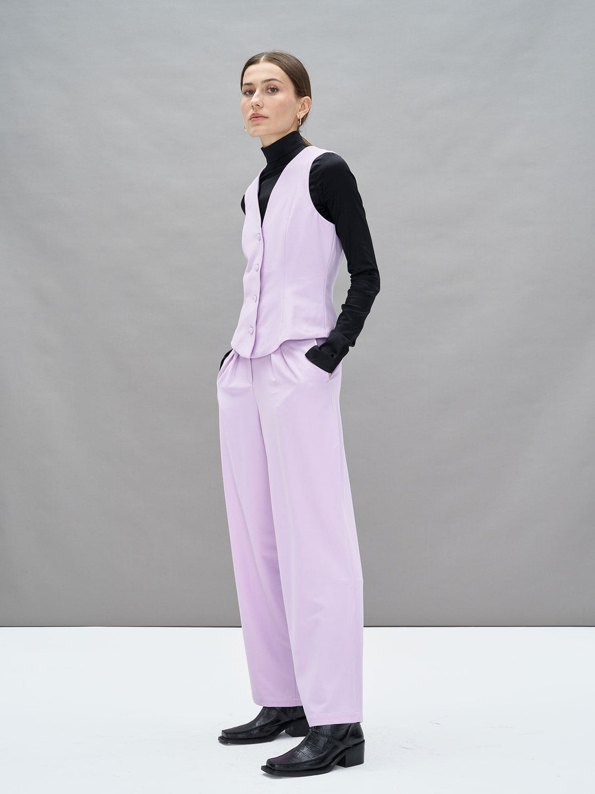 GILBERT - Pantalon taille haute à pinces en twill de laine stretch Oeko Tex Orchid Bloom Pantalon Fête Impériale