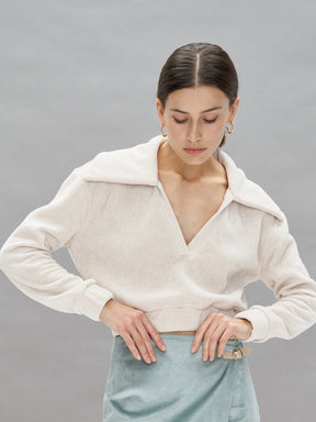 ISRA - Cropped sweater with plunging neckline and trucker neck in chenille jersey Grège Sweater Fête Impériale