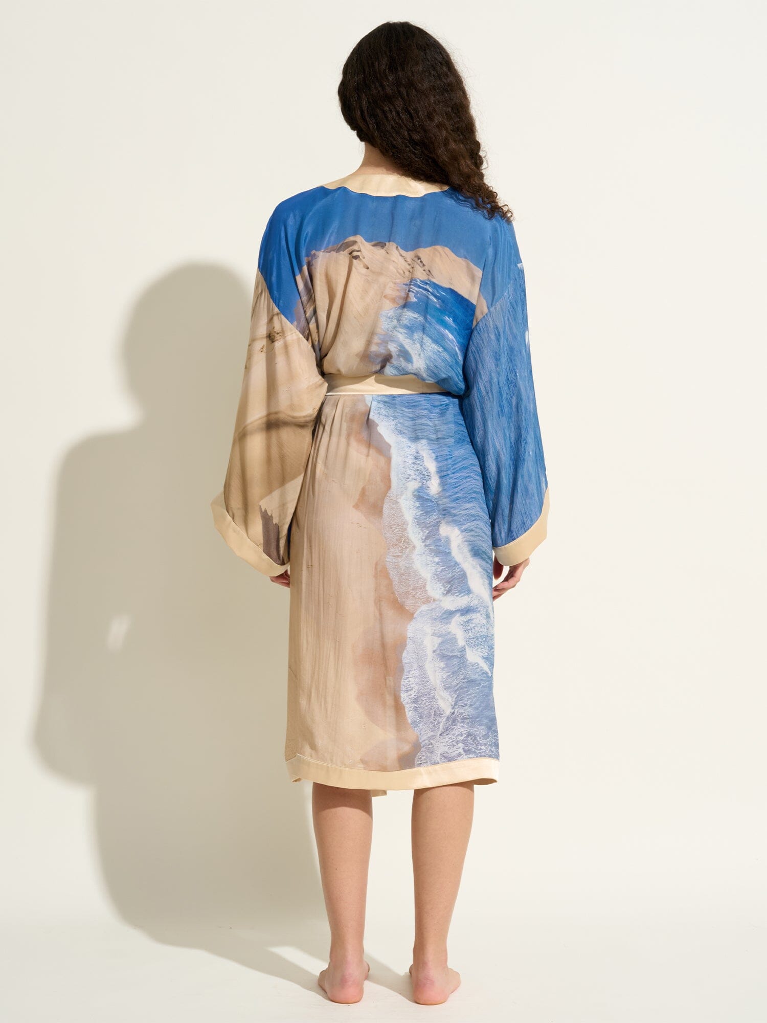 NYMPHE - Mid-length oversized belted silk crepe Pelican Bay Kimono Fête Impériale