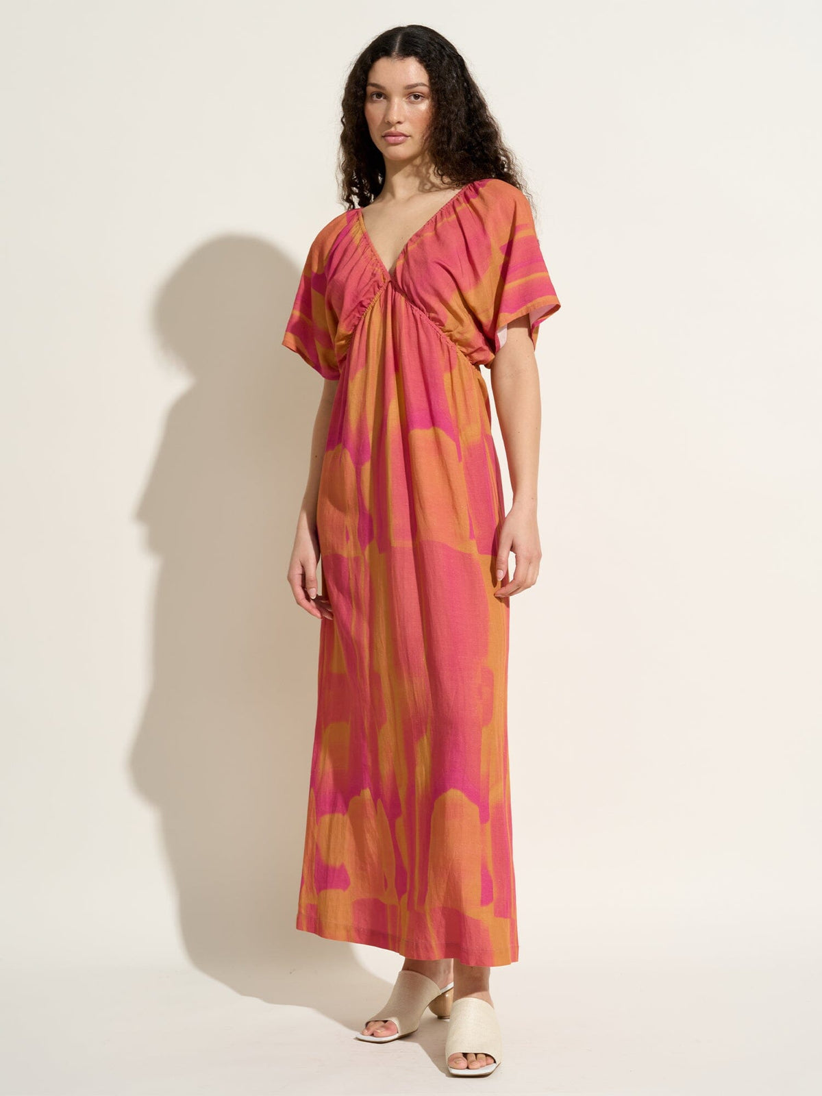 SHAHNAZ - Long caftan dress with short flared sleeves in viscose Linen  Tie & Dye print Fuchsia Dress Fête Impériale