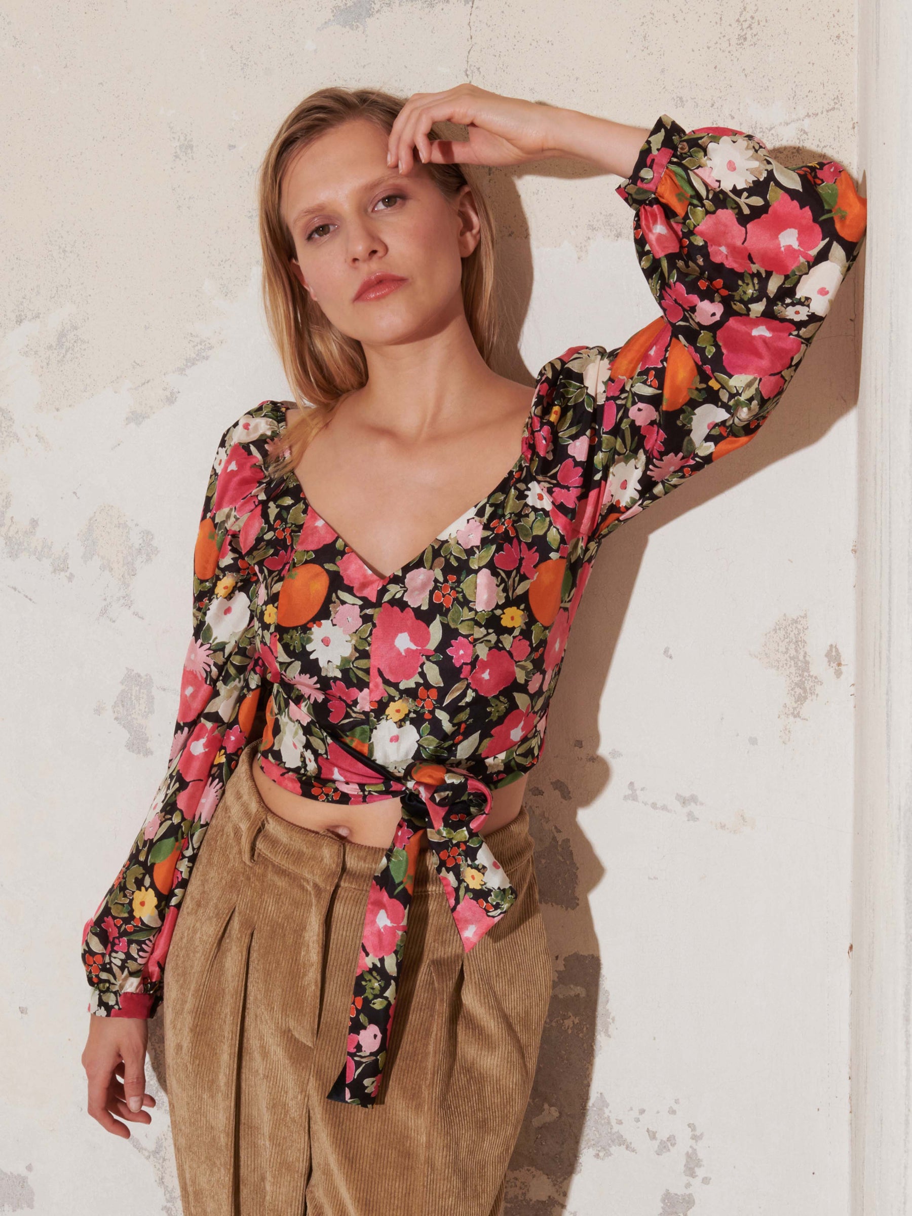 SPERONE - Cropped wrap blouse with long sleeves in printed silk Immortelles Blouse Fête Impériale