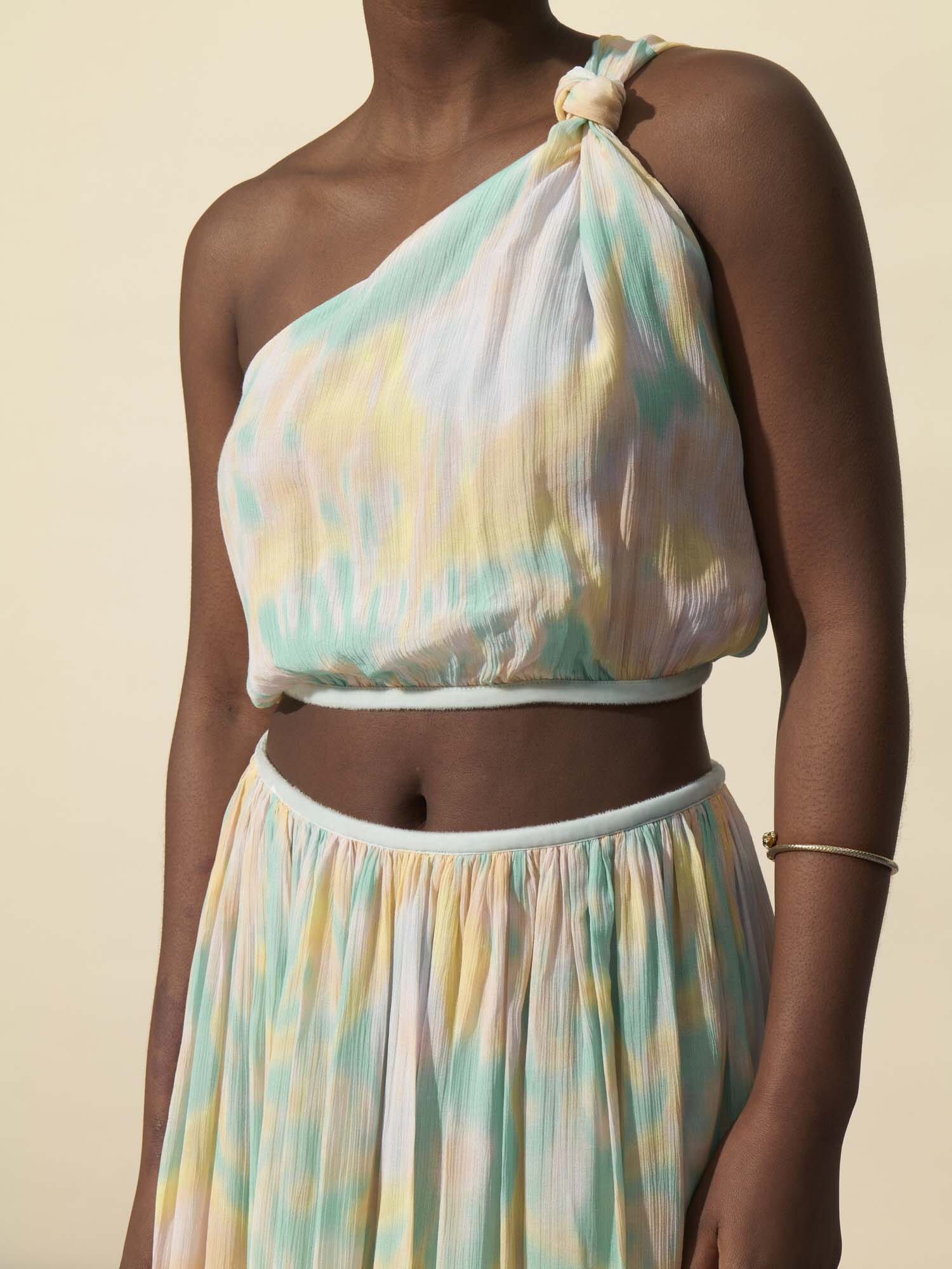 VENISE - Asymmetrical tied strap cropped top in printed silk chiffon Flowers Top Fête Impériale